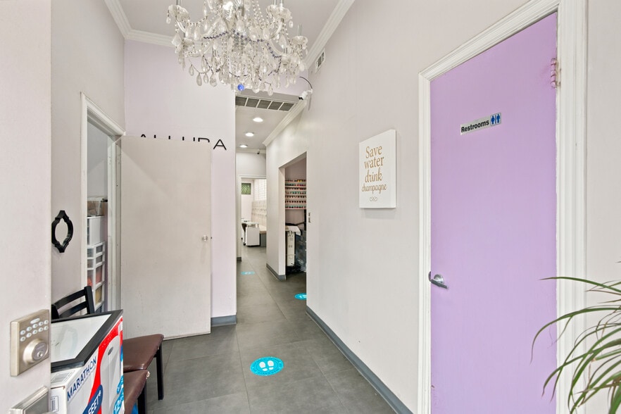 More Photos Of 11925-11927 Ventura Blvd, Studio City Storefront For Lease