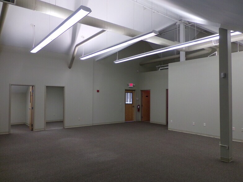 More Photos Of 171 Daniel Webster Hwy, Belmont Storefront Retail Office For Lease
