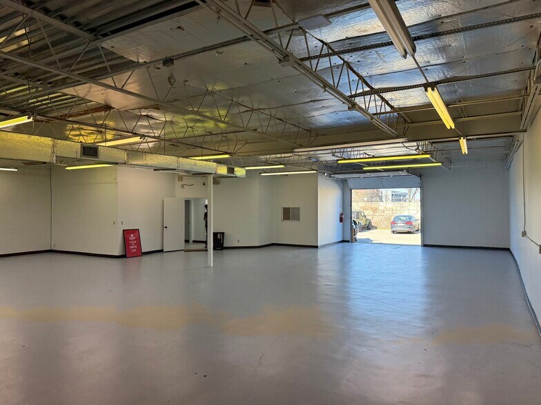 More Photos Of 820 Shelby Ln, Austin Warehouse For Lease