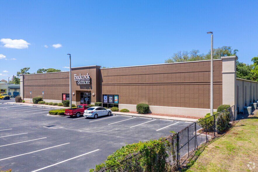 More Photos Of 650 Lake Minnie Dr, Sanford Freestanding For Sale