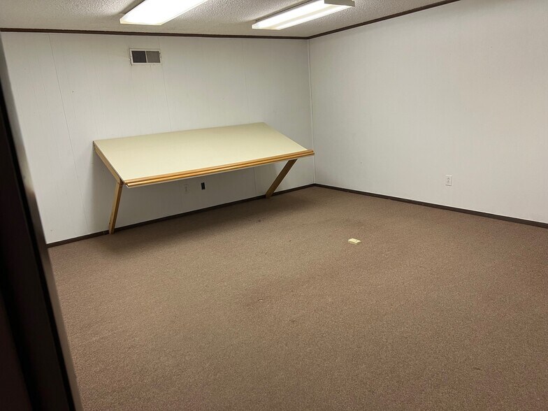 More Photos Of 1240 Stanford Dr, Kankakee Industrial For Sale