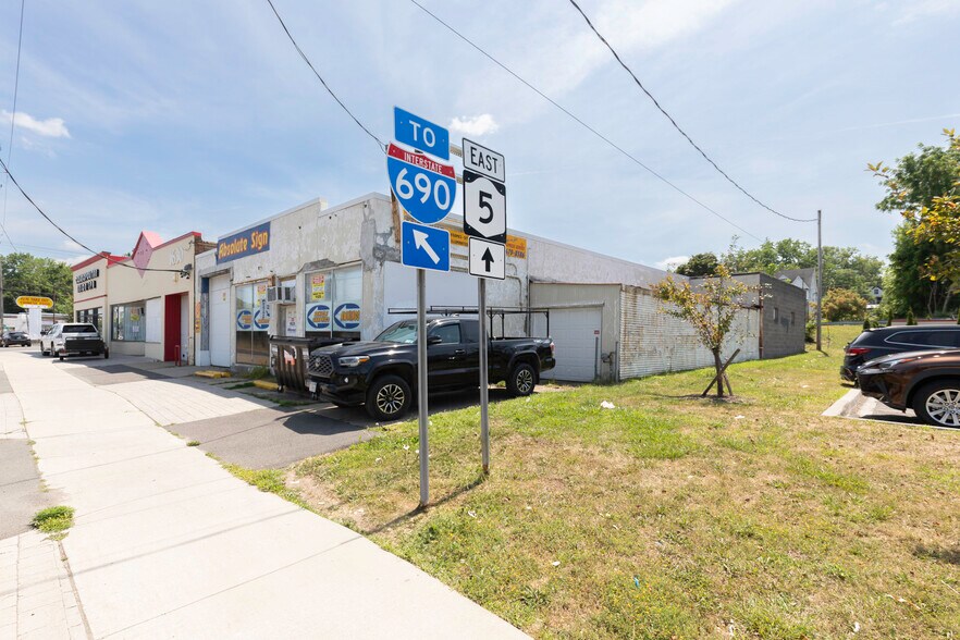 More Photos Of 1628 Erie Blvd E, Syracuse Flex For Sale