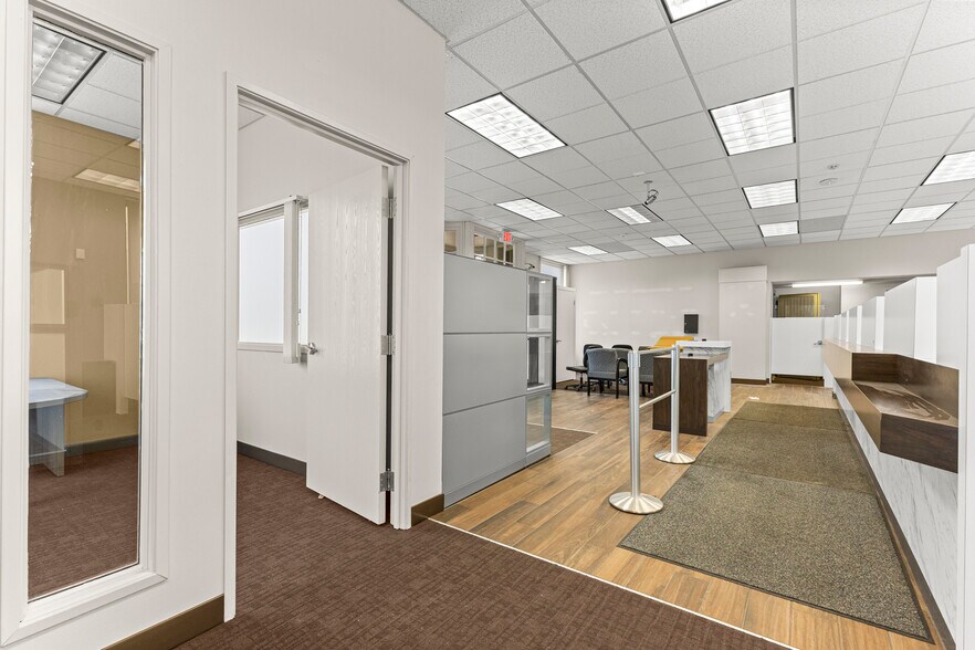 More Photos Of 23700 Goddard Rd, Taylor Bank For Lease