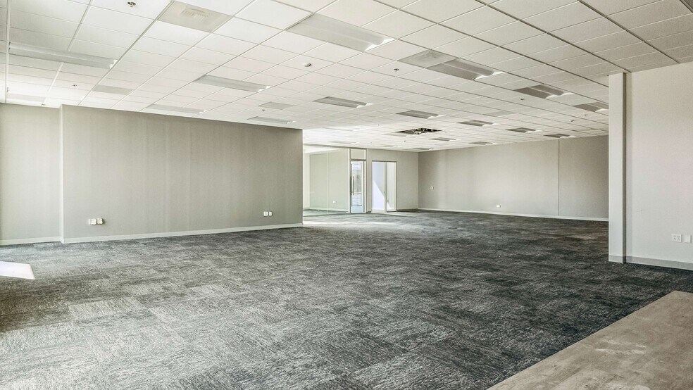 More Photos Of 40347 Legacy Ln, Palmdale Distribution For Lease