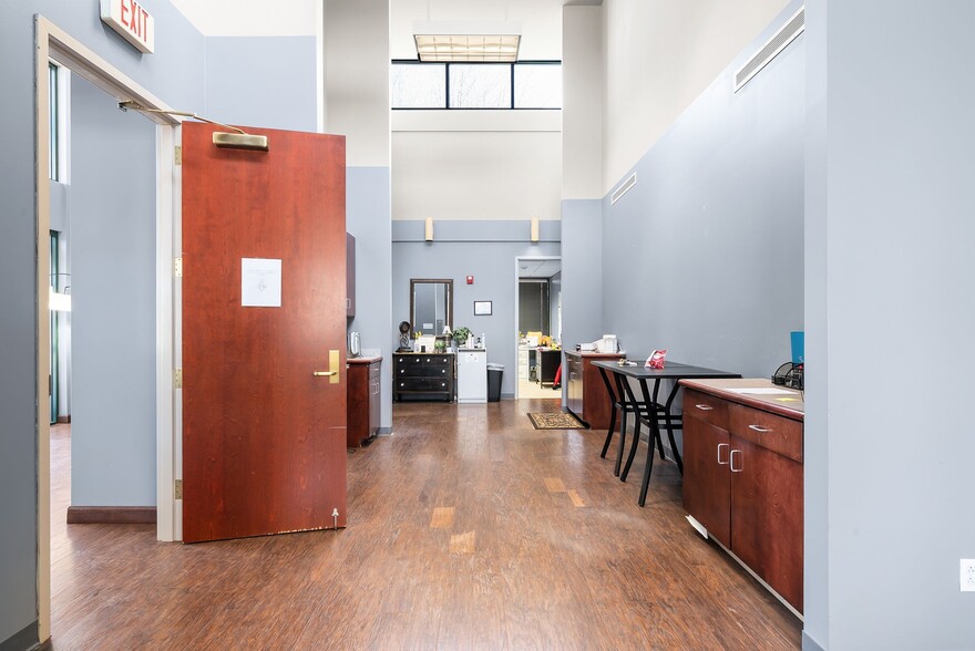 More Photos Of 112 Center Ct, Clarksville Office Residential For Sale