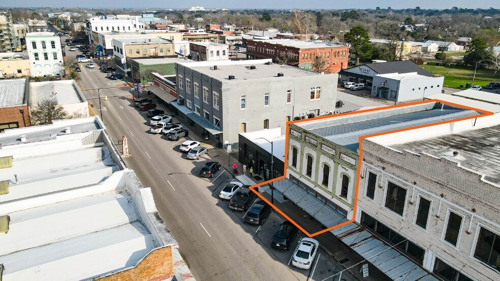 Primary Photo Of 205 W Alamo St, Brenham General Retail For Sale