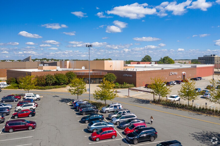 Primary Photo Of 11750-11925 Fair Oaks Mall, Fairfax Unknown For Lease