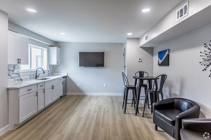 More Photos Of 1030 Poplar Ave, Memphis Apartments For Sale