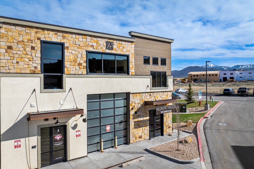 More Photos Of 4554 Forestdale Dr, Park City Showroom For Lease