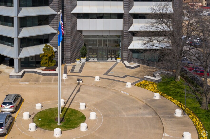 More Photos Of 1717 S Boulder Ave, Tulsa Office For Lease