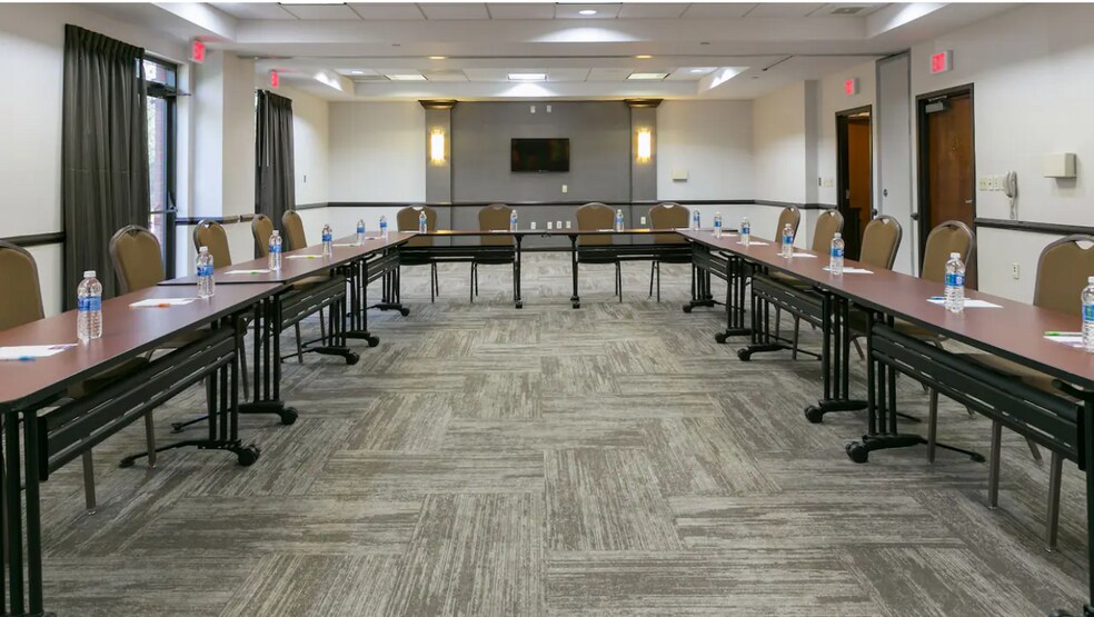 More Photos Of 650 Bakers Bridge Ave, Franklin Hotel For Sale