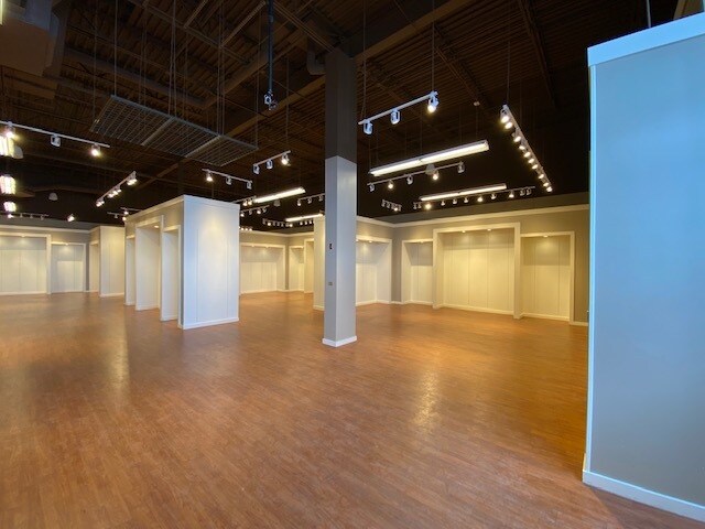 More Photos Of 4201 Elmore Ave, Davenport Unknown For Lease