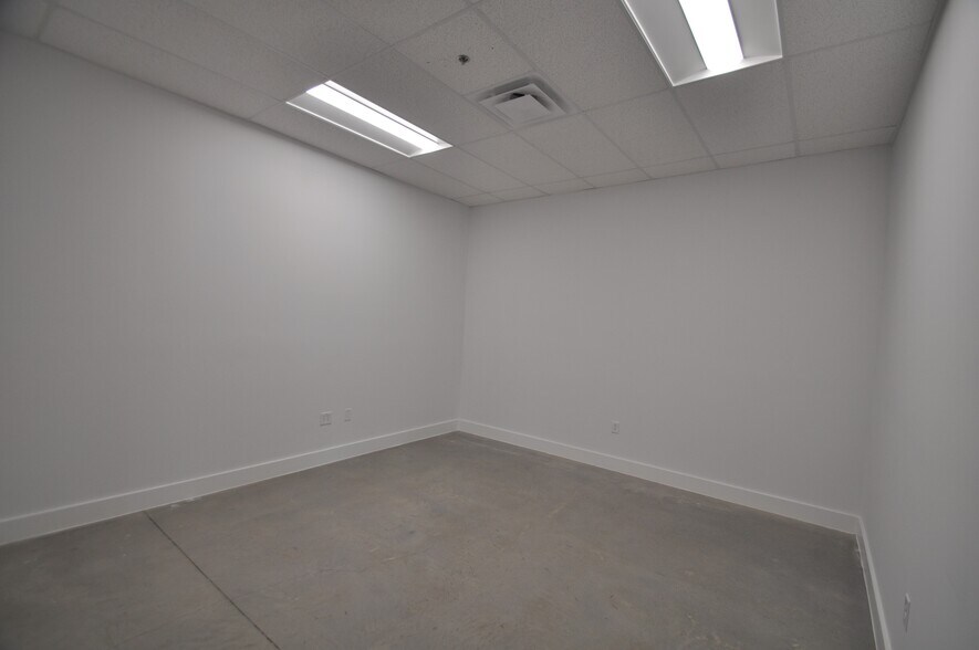 More Photos Of 10555 N County Rd, Frisco Showroom For Lease