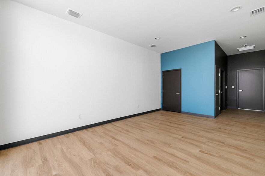 More Photos Of 1100 E Whitewing Ave, McAllen Light Distribution For Lease