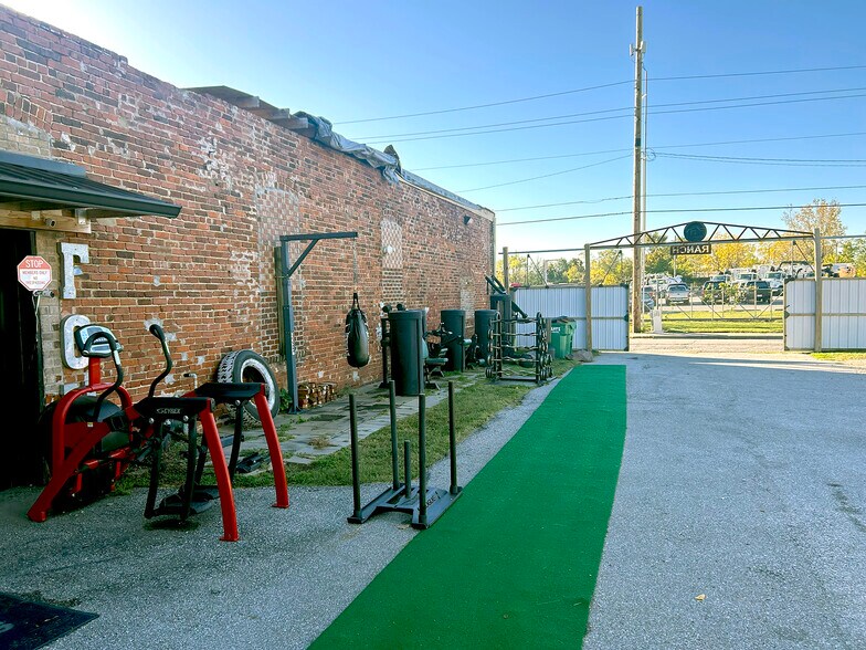 More Photos Of 1628 E Bates St, Indianapolis Warehouse For Sale