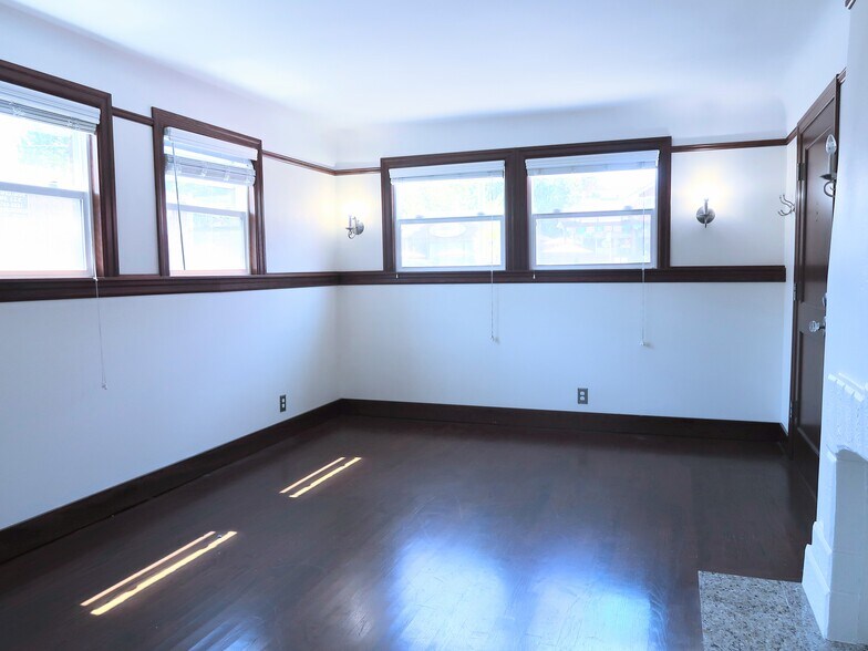 More Photos Of 6710 Greenwood Ave N, Seattle Apartments For Sale