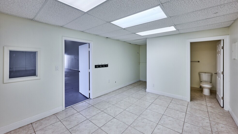 More Photos Of 7231 W Southern Blvd, West Palm Beach Warehouse For Sale