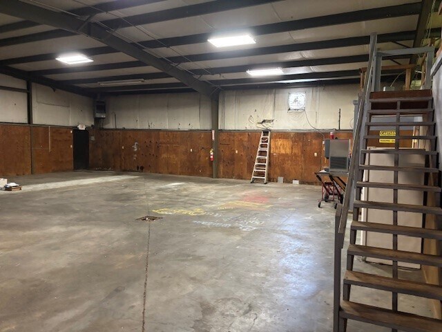 More Photos Of 1512 Commercial Ct, Jonesboro Warehouse For Sale