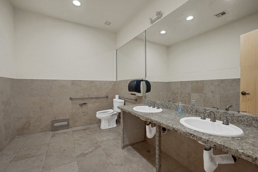 More Photos Of 4455 S Buffalo Dr, Las Vegas Unknown For Lease