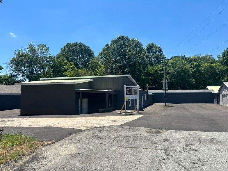 Primary Photo Of 300 Guthrie St, Graham Warehouse For Sale
