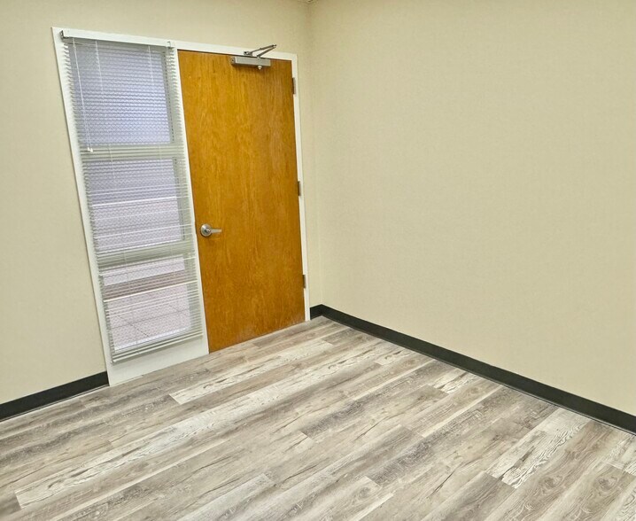 More Photos Of 130 N Gross Rd, Kingsland Medical For Sale