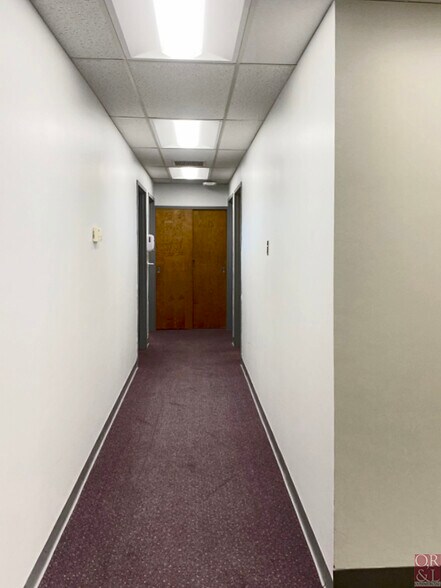 More Photos Of 15 Palomba Dr, Enfield Medical For Sale