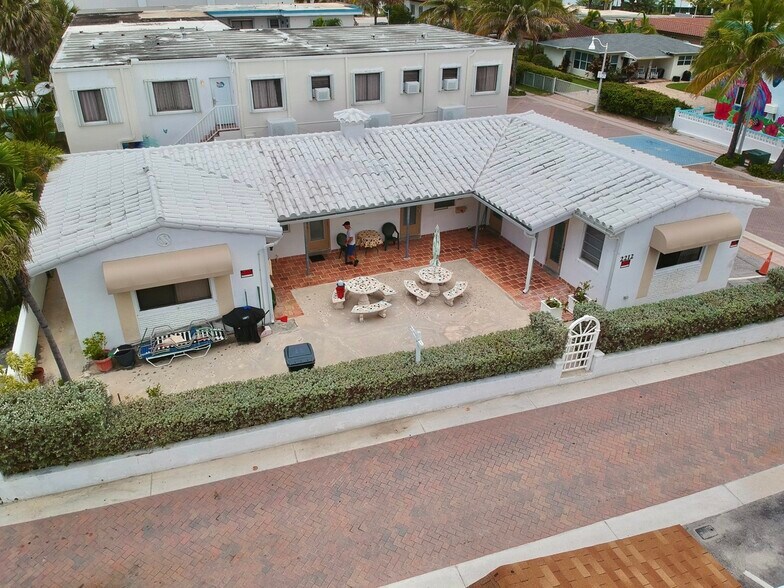 More Photos Of 2212 N Surf Rd, Hollywood Specialty For Sale