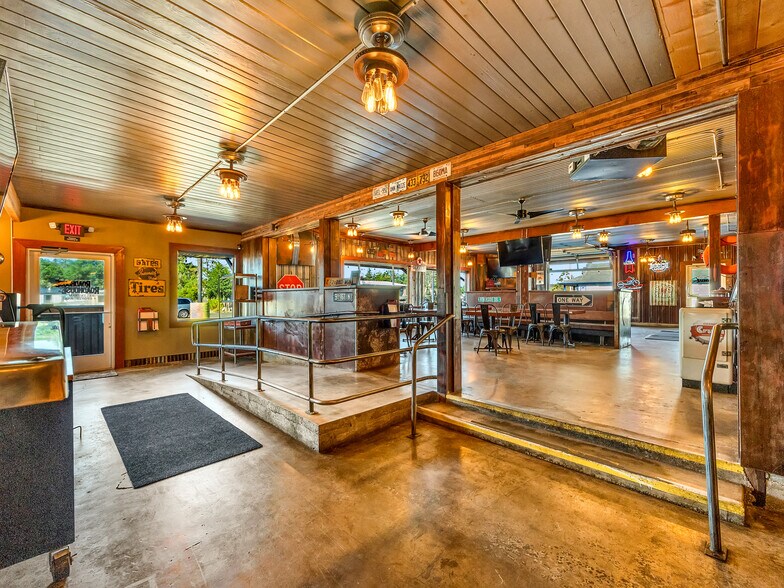 More Photos Of 780 US-101, Chinook Restaurant For Sale