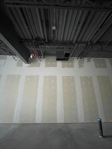 More Photos Of 3131 27th St NE, Calgary General Retail For Sale