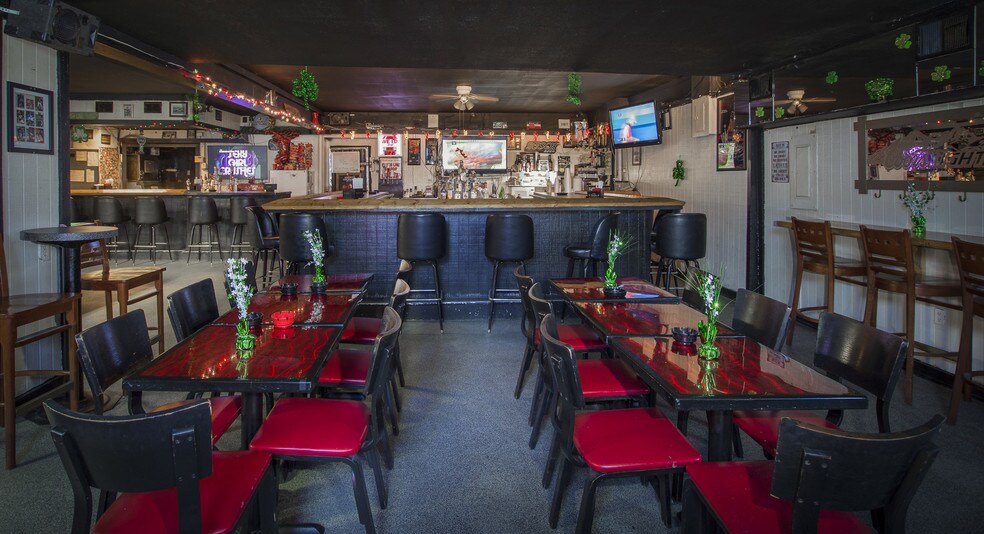 More Photos Of 5402 W US Highway 92, Plant City Bar For Sale