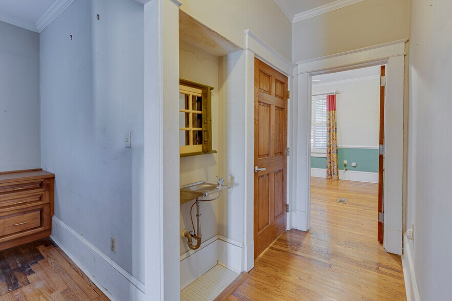 More Photos Of 906 Augusta St, Greenville Office For Sale