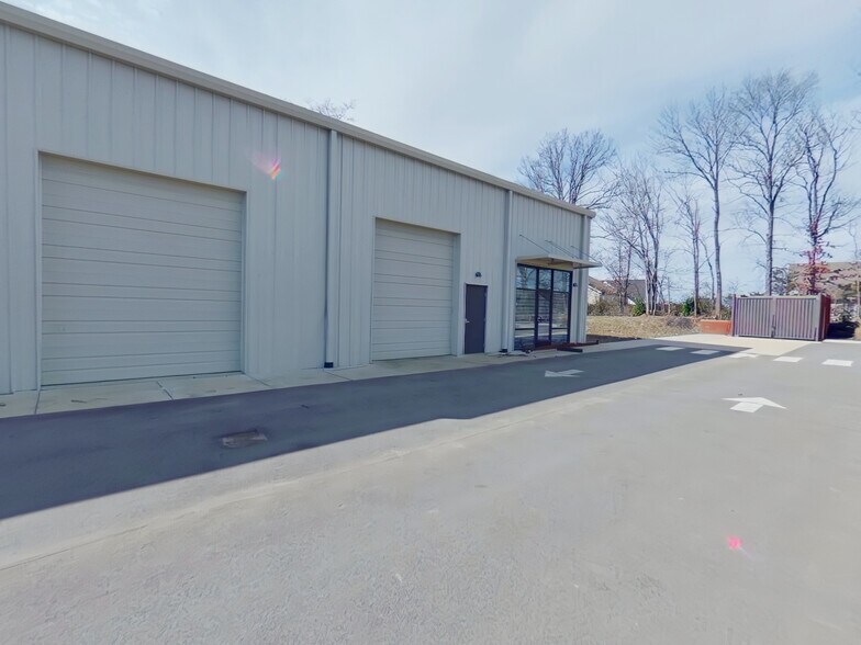 More Photos Of 825 Carthage Hwy, Lebanon Flex For Lease