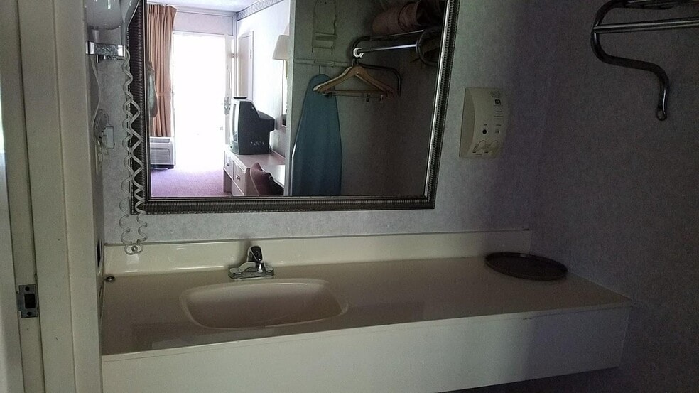 More Photos Of 852374 US Highway 17, Yulee Hotel For Sale