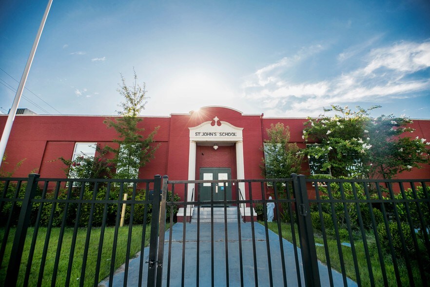 More Photos Of 2415 17th St, Gulfport Specialty For Sale