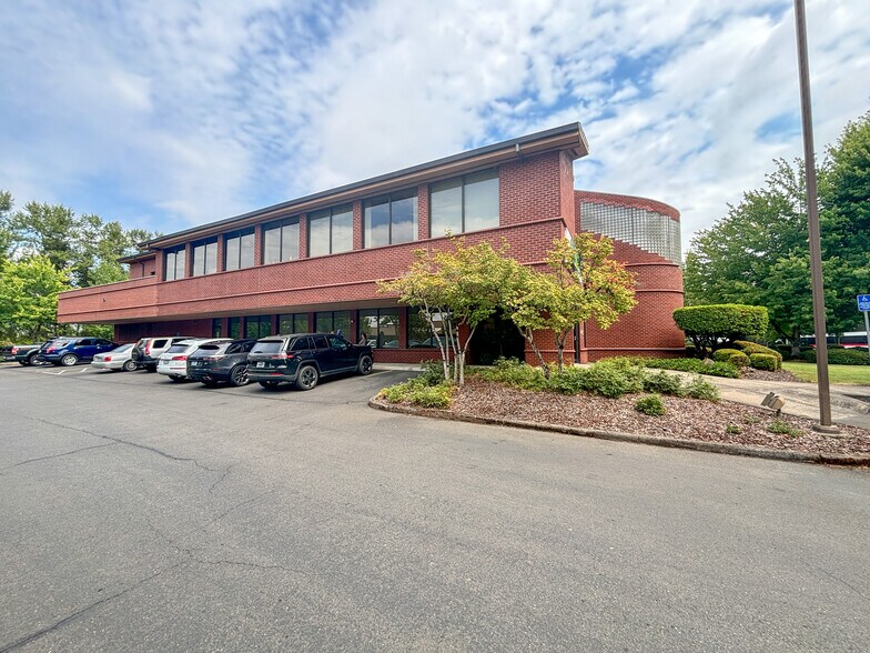 More Photos Of 2965 Ryan Dr SE, Salem Medical For Sale