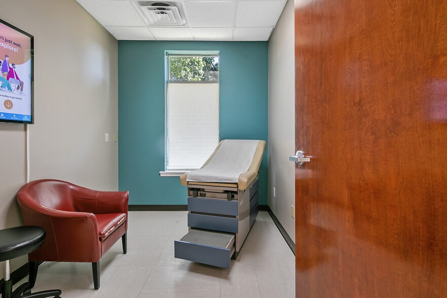 More Photos Of 303-305 Tilghman Dr, Dunn Medical For Lease