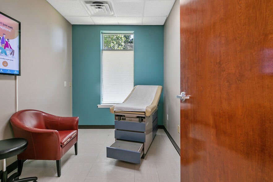 More Photos Of 303-305 Tilghman Dr, Dunn Medical For Sale