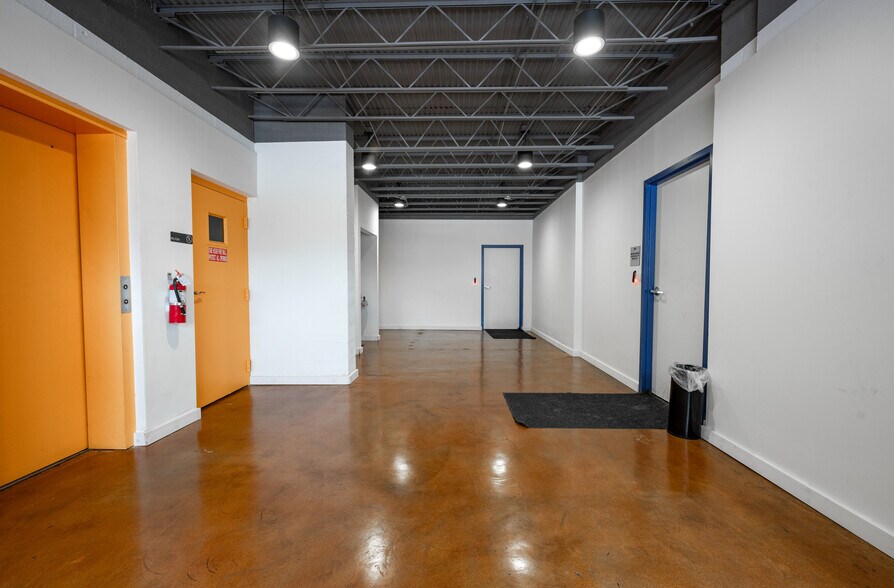 More Photos Of 433 W Main St, Durham Office For Lease