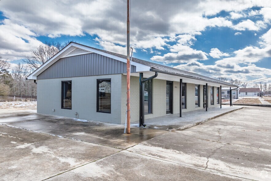 More Photos Of 1896 Old US Highway 52, Lexington Medical For Lease