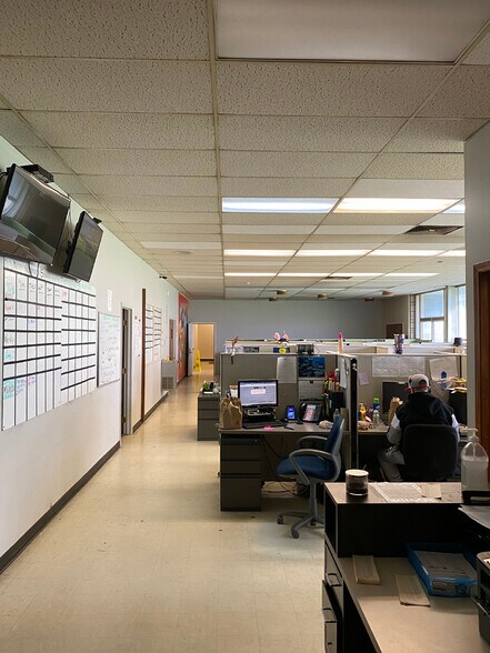 More Photos Of 550 Fillmore Ave, Tonawanda Light Distribution For Sale