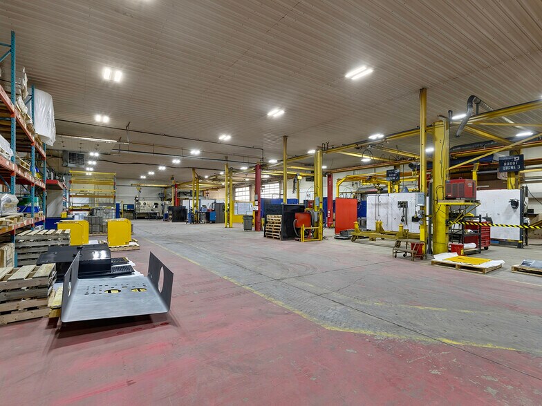 More Photos Of 9330 Boul Bourque, Sherbrooke Industrial For Sale
