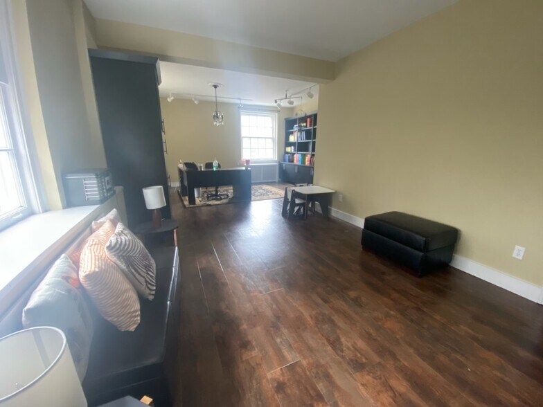 More Photos Of 220 Roanoke Ave, Riverhead Office For Lease