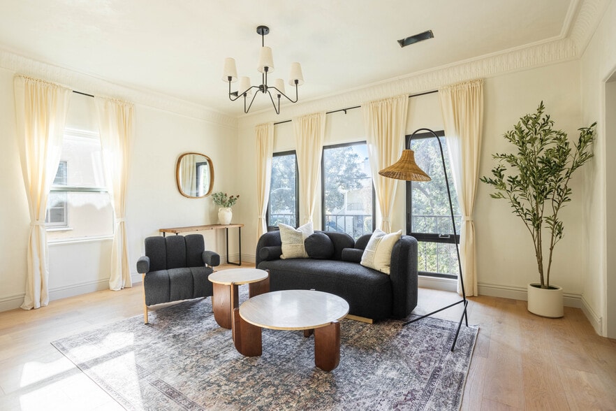 More Photos Of 144 N Clark Dr, Beverly Hills Apartments For Sale