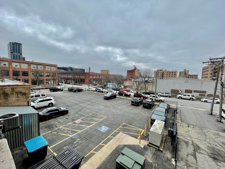 More Photos Of 344 N Ogden Ave, Chicago Loft Creative Space For Lease