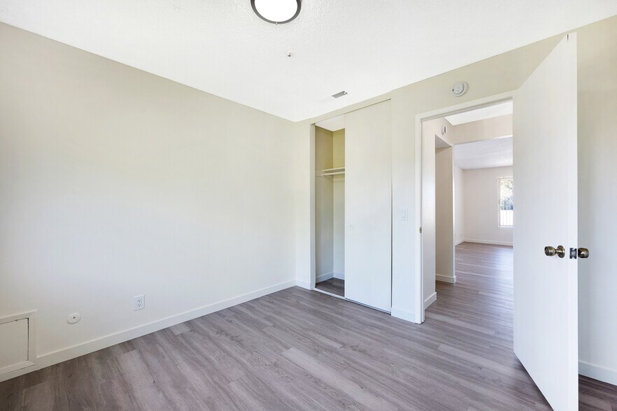 More Photos Of 1155 Evans Dr, Santa Rosa Apartments For Sale