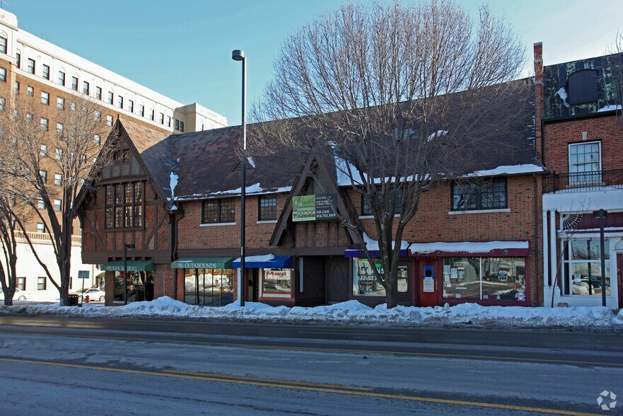 More Photos Of 3601-3609 Broadway St, Kansas City Freestanding For Lease