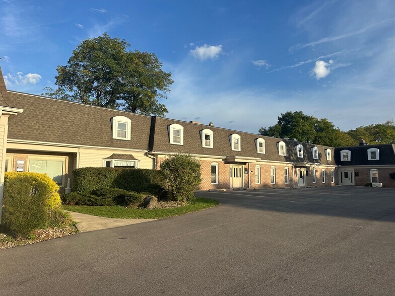 More Photos Of 8437 Mayfield Rd, Chesterland Office For Lease