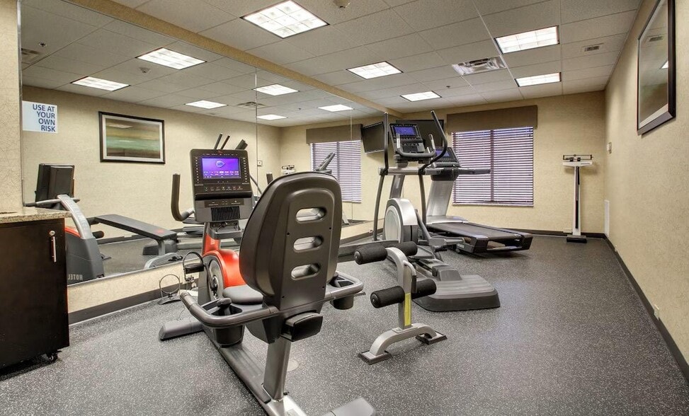 More Photos Of 639 S Canal St, Natchez Hotel For Sale