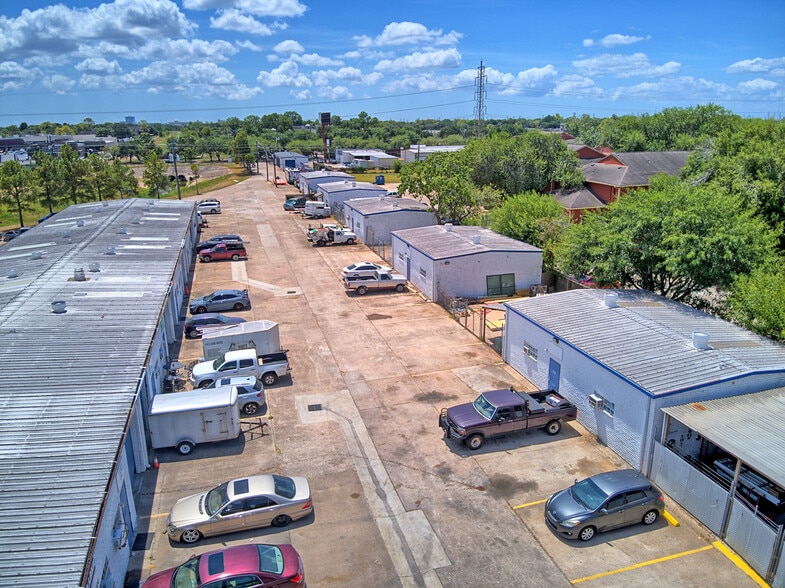 More Photos Of 15502 Old Galveston Rd, Webster Unknown For Lease