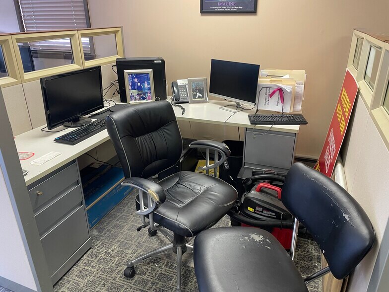 More Photos Of 2504 Grand Ave, Baldwin Office For Sale